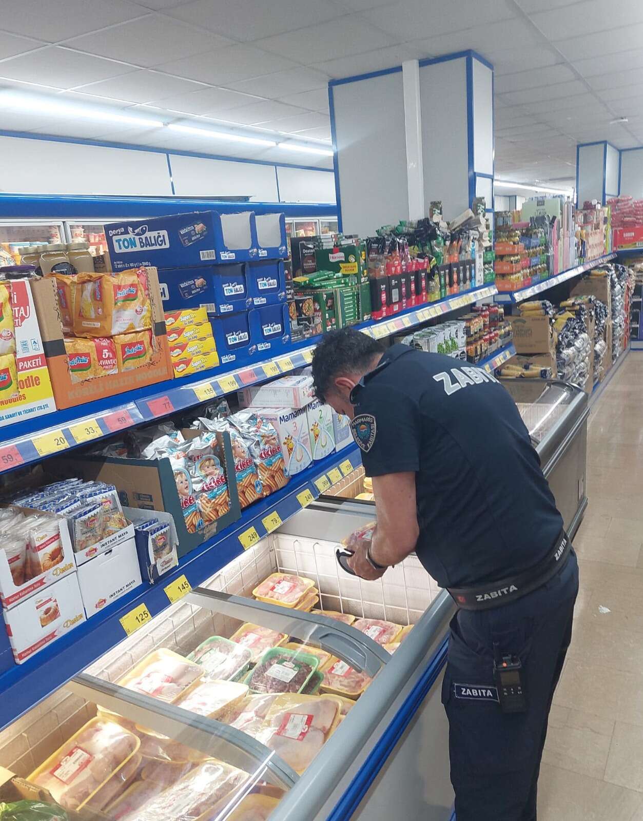 Marmaris’te Zabıta Ekiplerinden Zincir Marketlere Denetim: Son Kullanma Tarihi Geçmiş Ürünler Tespit Edildi 2